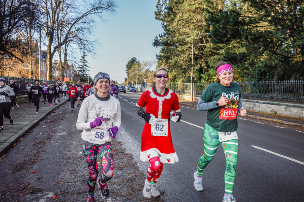 The Christmas 5K and 10K walk & runs in Inverleith Park, Edinburgh